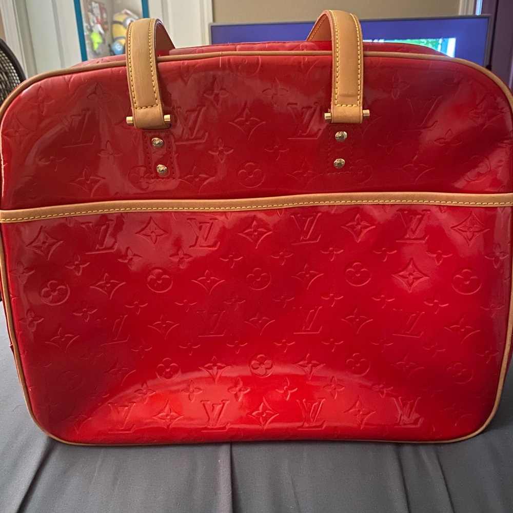 LOUIS VUITTON MONOGRAM VERNIS TOTE. Broken strap